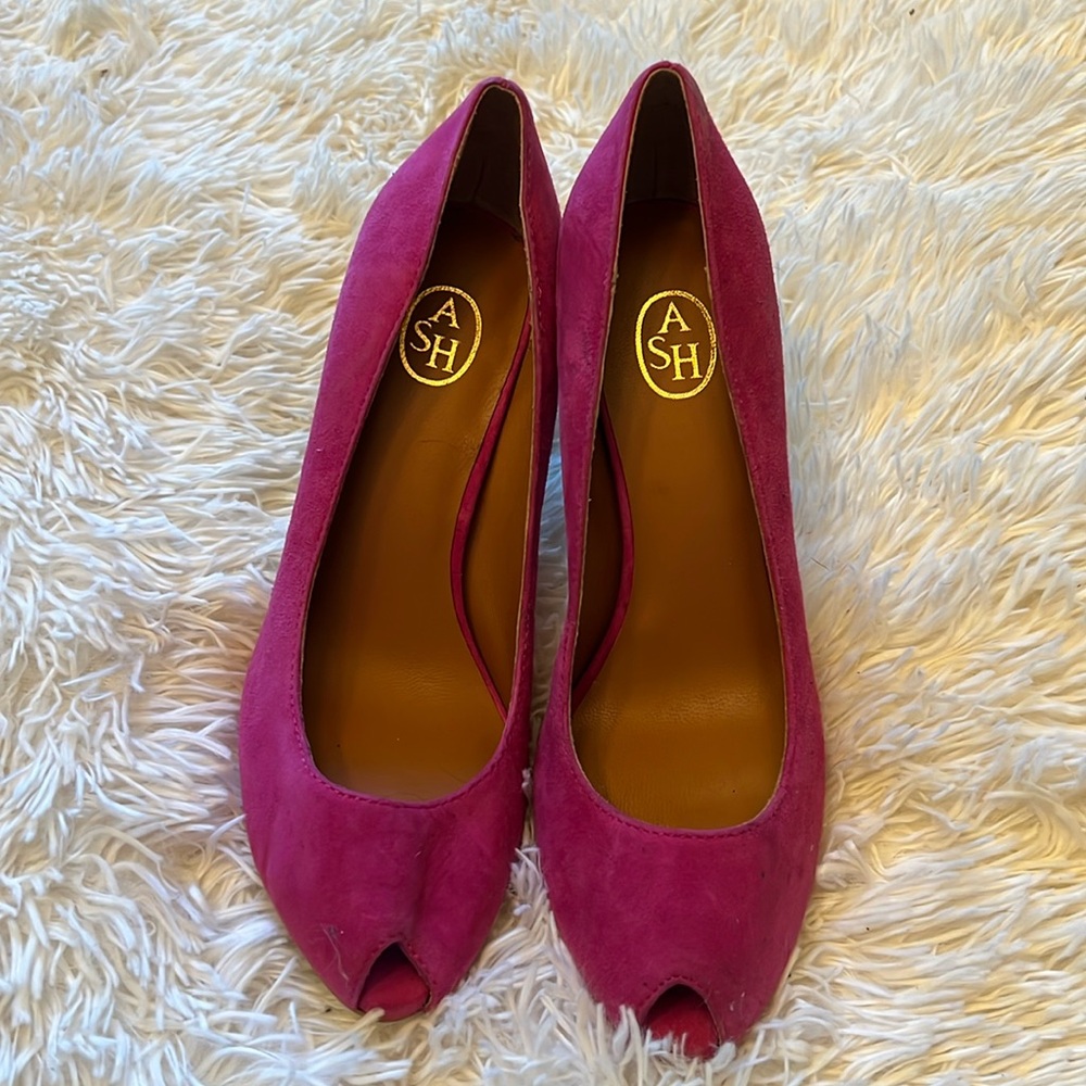 Ash suede pink pumps with open toe